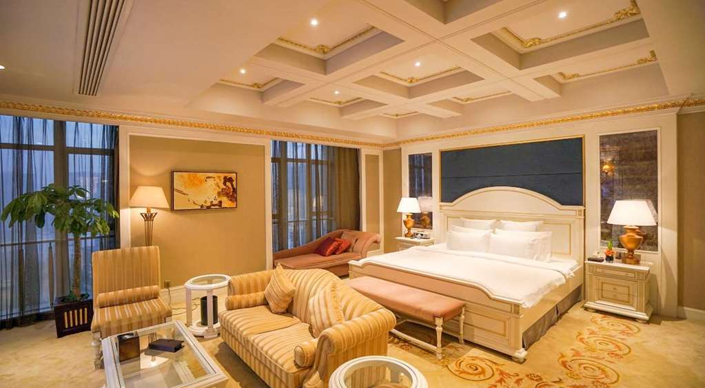 Wyndham Grand Plaza Royale Отель
