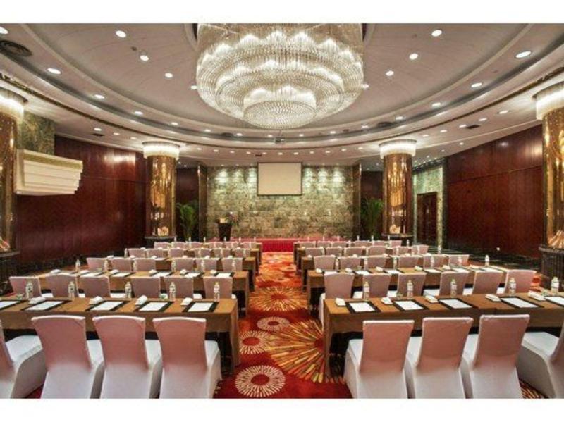 Wyndham Grand Plaza Royale